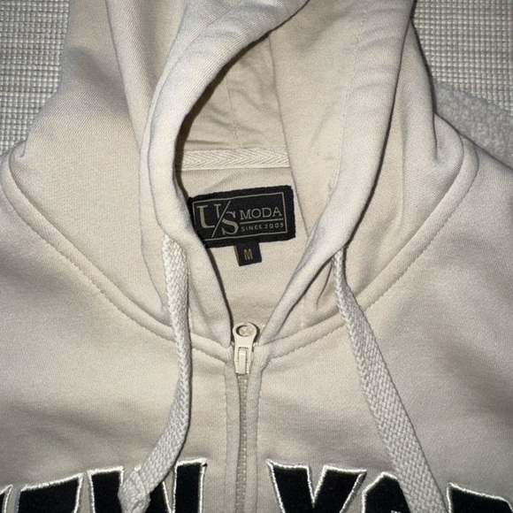 Unisex zip up New York hoodie - Picture 3 of 5